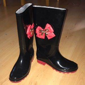 Women’s dizzy rain boots